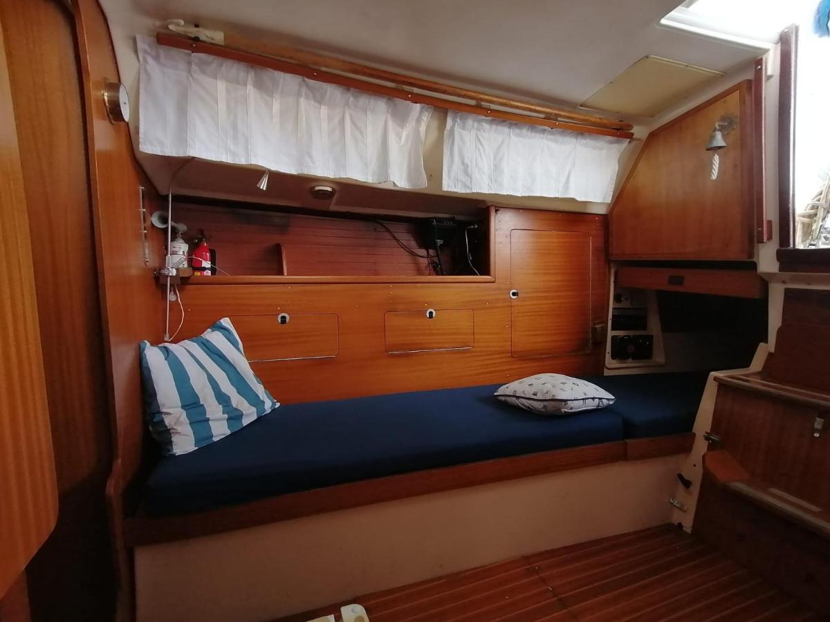 Cozy Sailboat In Barcelona!! No Showers Sant Adria de Besos Bagian luar foto