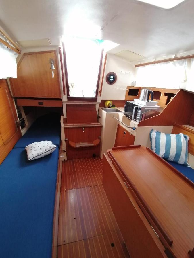 Cozy Sailboat In Barcelona!! No Showers Sant Adria de Besos Bagian luar foto