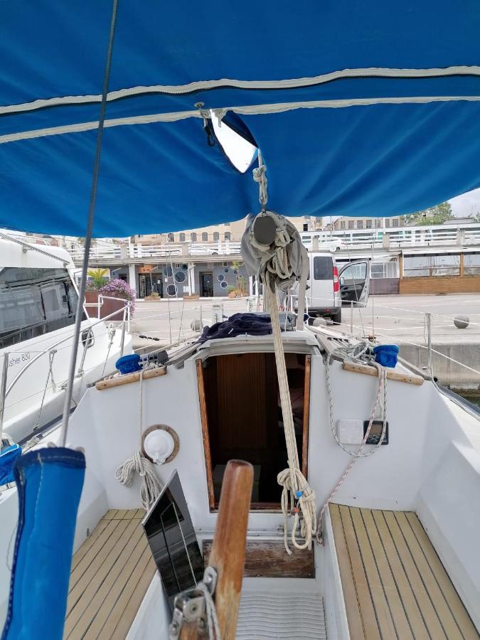 Cozy Sailboat In Barcelona!! No Showers Sant Adria de Besos Bagian luar foto